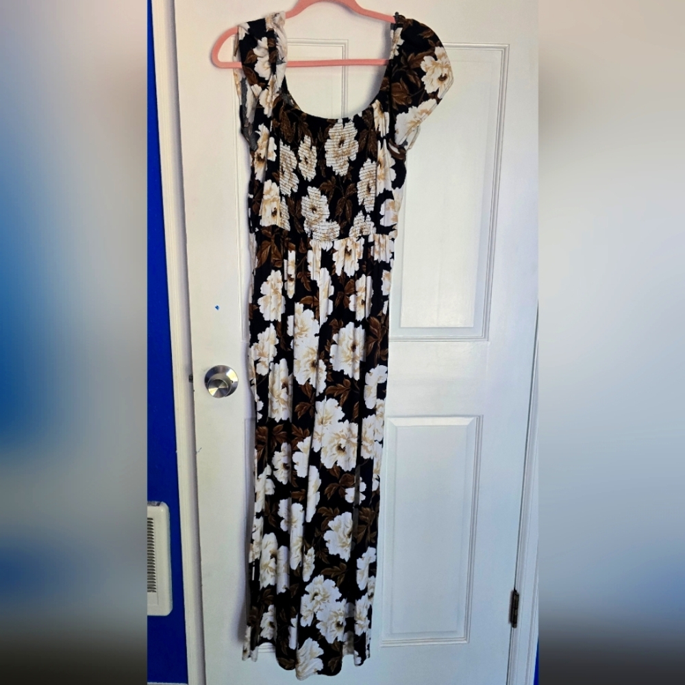 Chic Floral Romper - Black and White